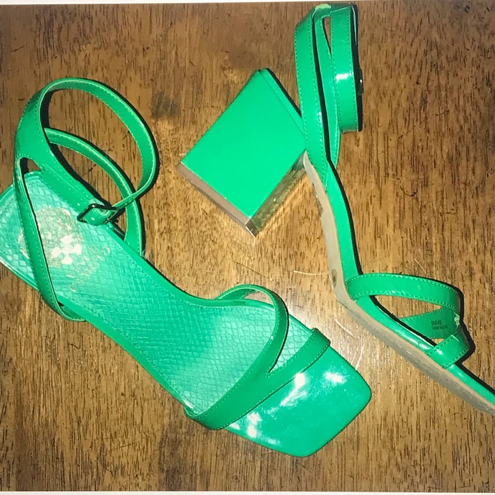 Vince Camuto Jarenn sandals SIZE 9M green spring